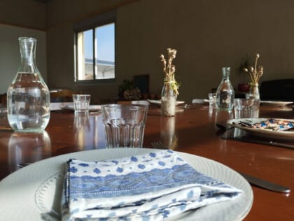 Table et couvert de la cantine Les Bons Restes