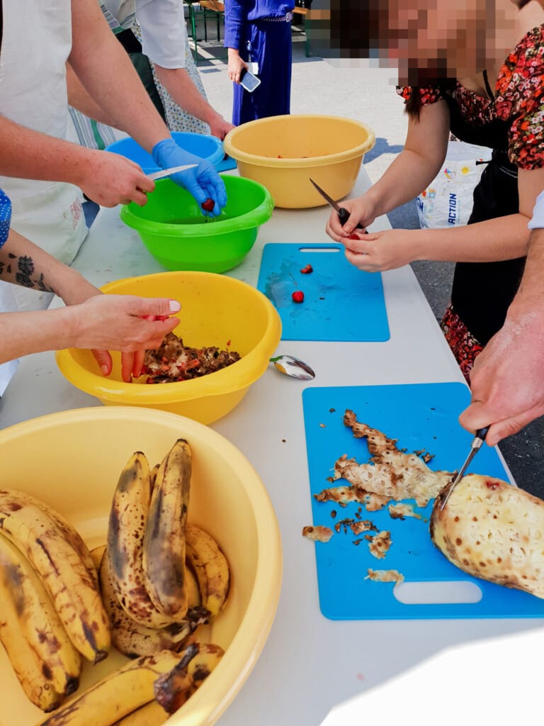 événement Disco Soupe préparation repas en groupe
