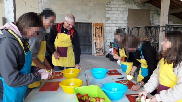 événement Disco Soupe préparation repas en groupe