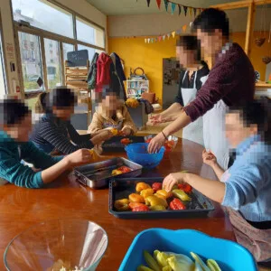 Préparation repas, cantine Les Bons Restes