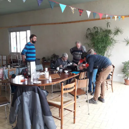 Atelier réparation au local des Bons Restes