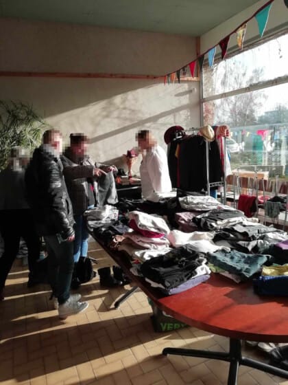 vêtements occasion local des Bons Restes